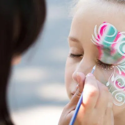 Maquillaje y peinado
