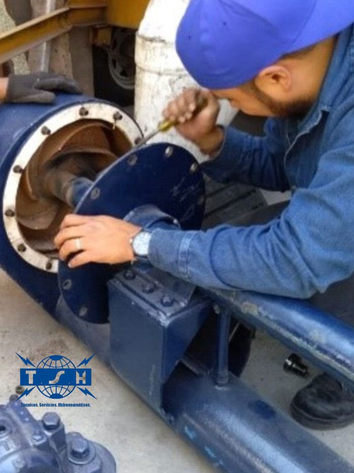 Mantenimiento y revisión de sistemas de bombeo de agua industrial